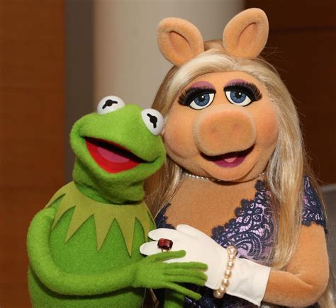 Kermit and miss piggy - Jun 25, 2020 · Jim Henson Company/Disney Jim Henson Company/Disney. At one point in the '80s movie, Kermit loses his memory and forgets he was ever in love with Piggy. The mean-spirited frog starts making fun of ... 